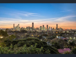 Stunning City View 5BR with Balcony near Malls Uni and CBD